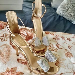 Beautiful Shiny ballroom or dance too shoes!